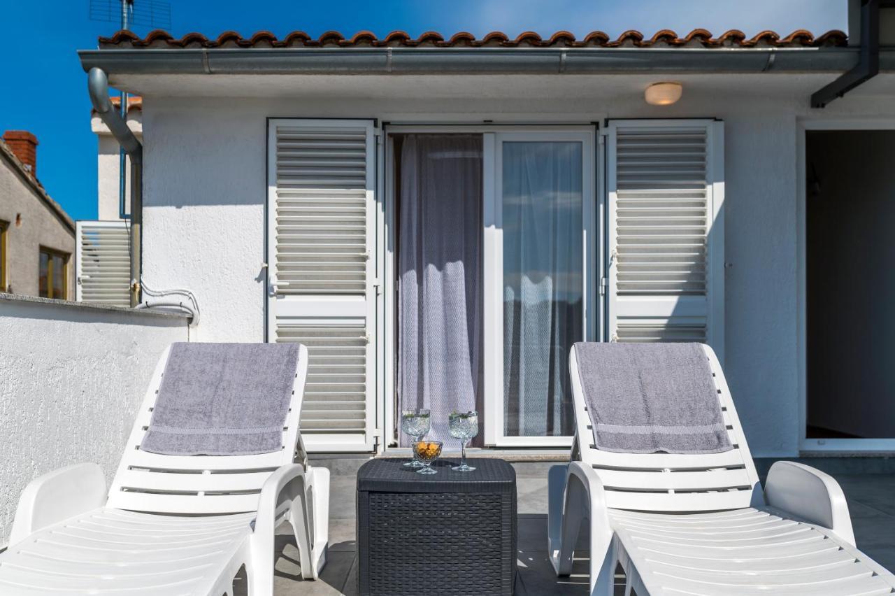 Apartment And Rooms Dalmatiko Vodice Eksteriør billede