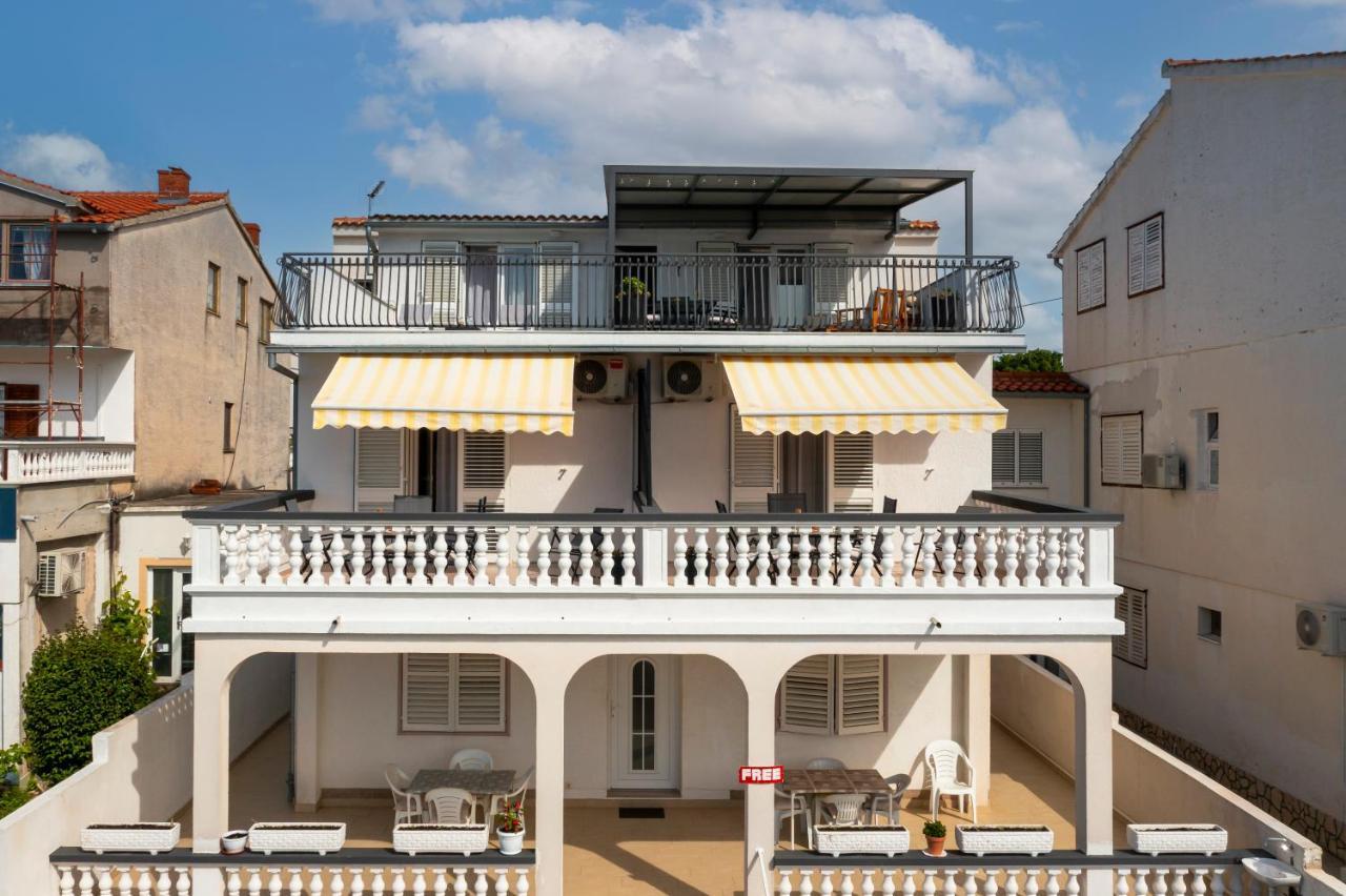 Apartment And Rooms Dalmatiko Vodice Eksteriør billede