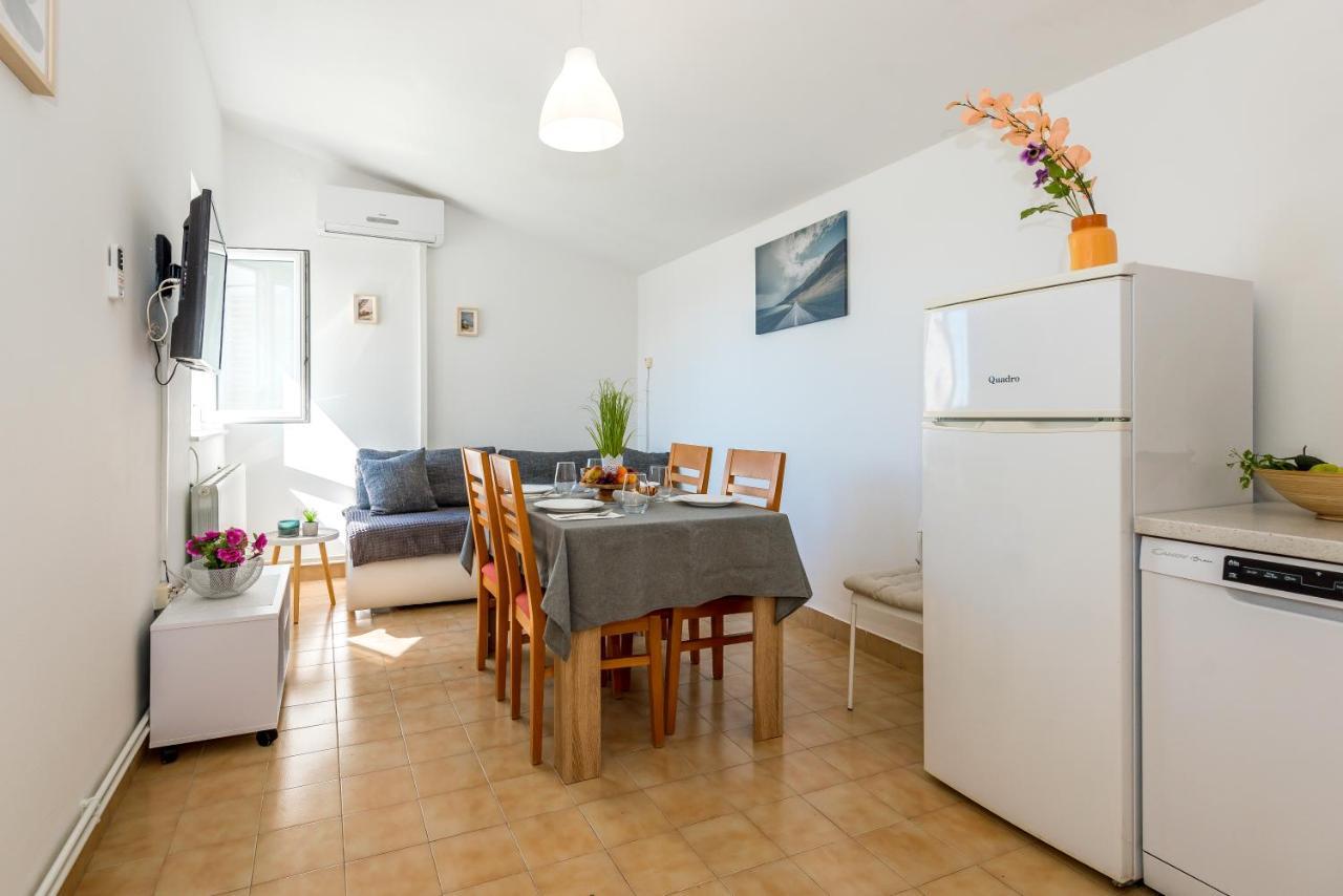 Apartment And Rooms Dalmatiko Vodice Eksteriør billede