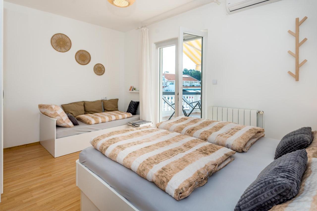 Apartment And Rooms Dalmatiko Vodice Eksteriør billede