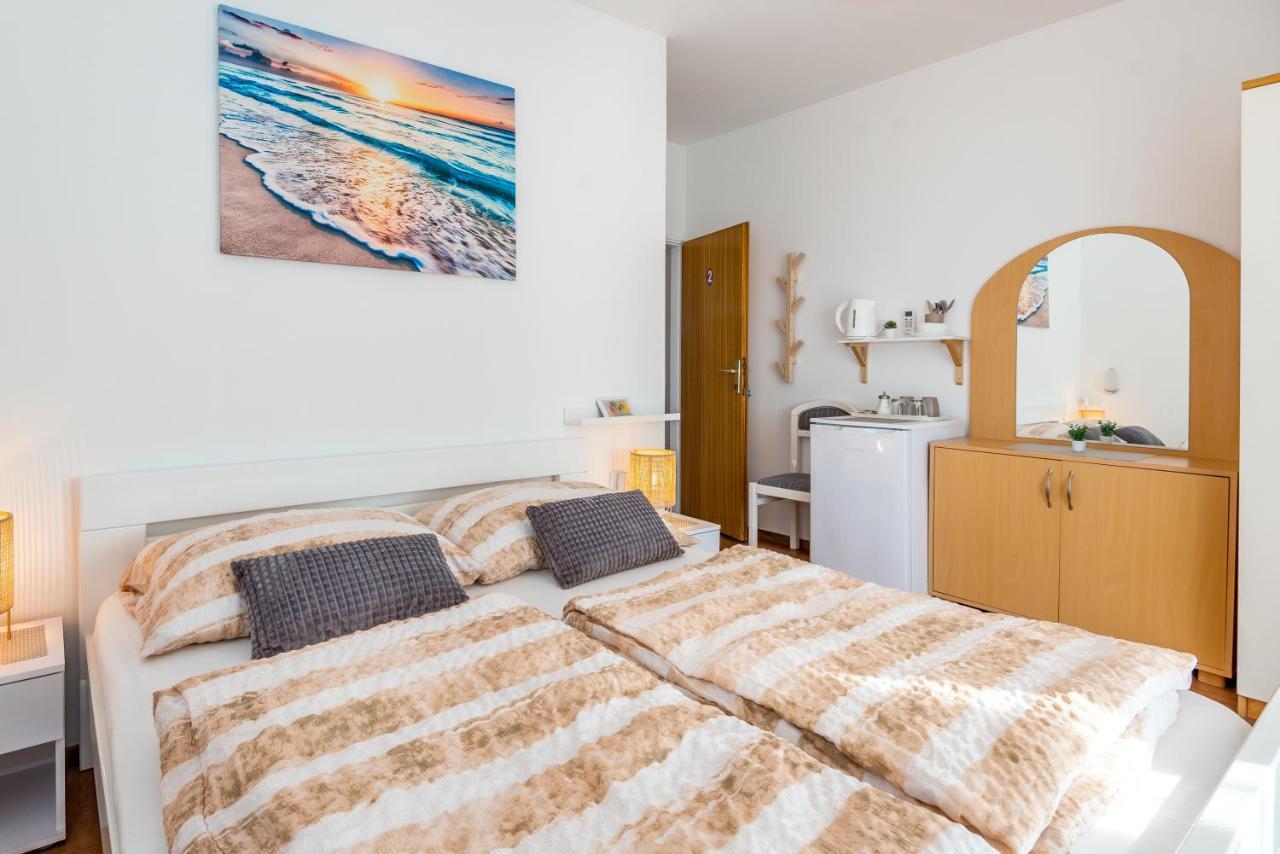 Apartment And Rooms Dalmatiko Vodice Eksteriør billede