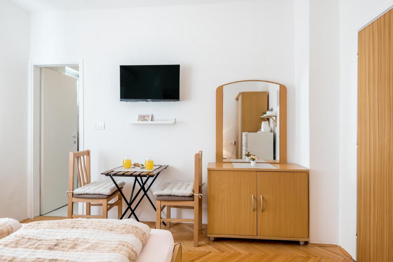 Apartment And Rooms Dalmatiko Vodice Eksteriør billede